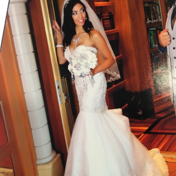 Absolutely Stunning Mori Lee Bridal Gown - Picture 6 of 8